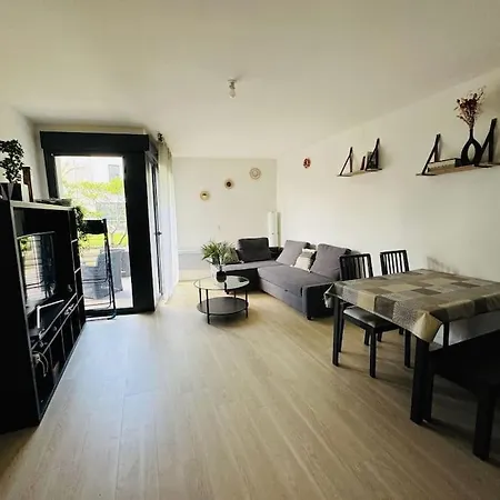 Spacieux Avec Terrasse 아파트 *